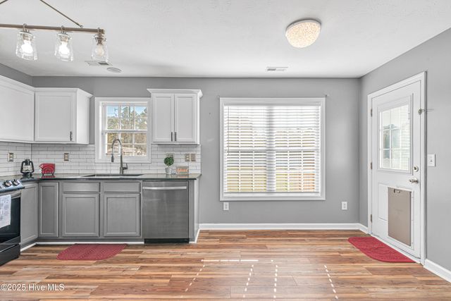 200 Honey Court E, Jacksonville, NC 28540