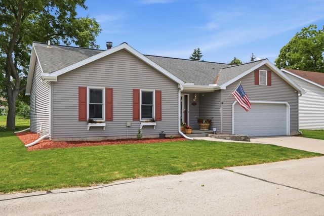 7565 W Village Crest Drive, Madison, WI 53719