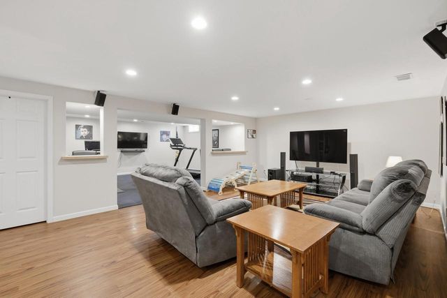 7565 W Village Crest Drive, Madison, WI 53719