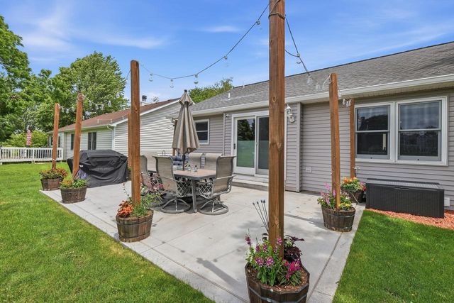 7565 W Village Crest Drive, Madison, WI 53719