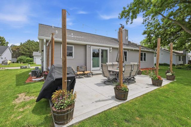 7565 W Village Crest Drive, Madison, WI 53719