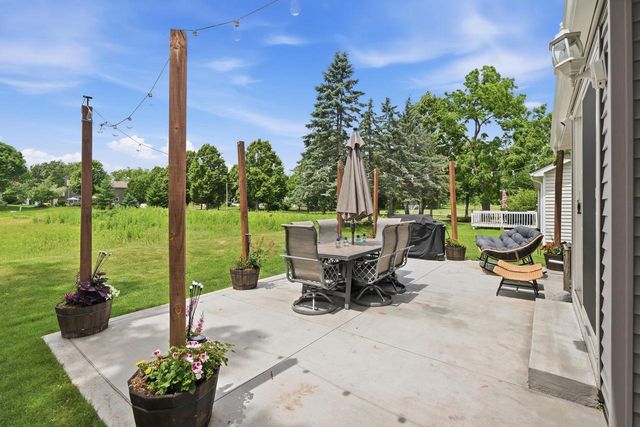 7565 W Village Crest Drive, Madison, WI 53719