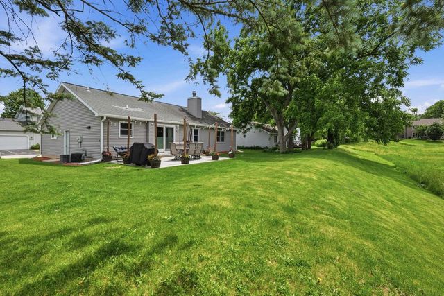 7565 W Village Crest Drive, Madison, WI 53719