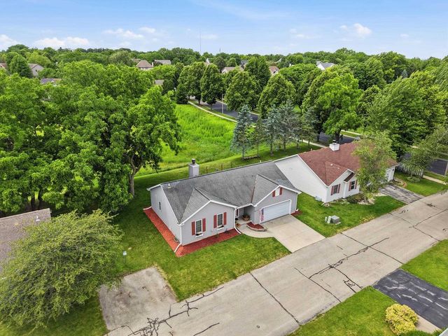 7565 W Village Crest Drive, Madison, WI 53719