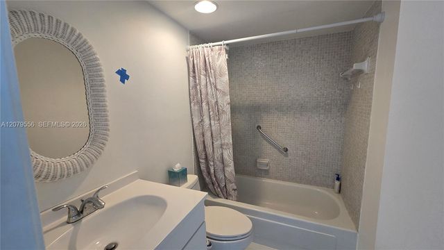 3000 Riomar Street 703, Fort Lauderdale, FL 33304
