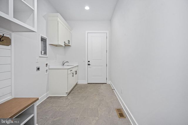 8602 ROSNI WAY, Fredericksburg, VA 22407