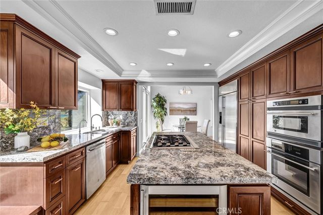 70 Fairlake, Irvine, CA 92614
