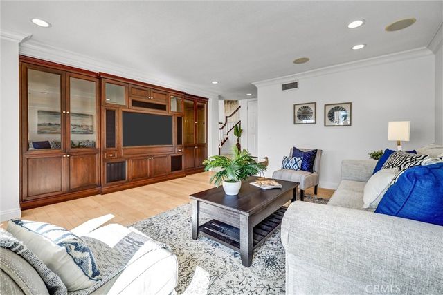 70 Fairlake, Irvine, CA 92614