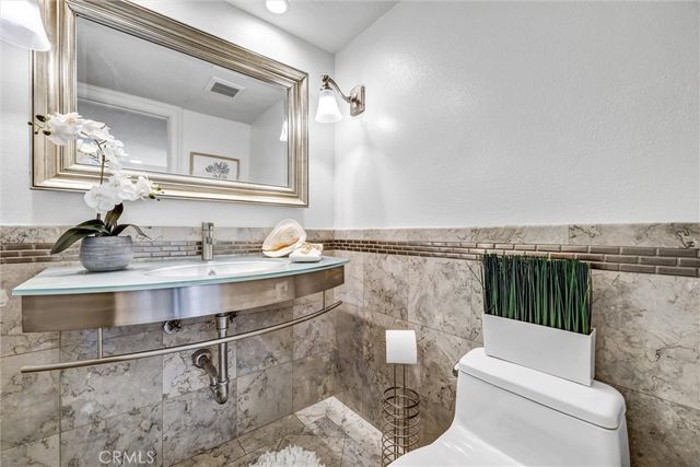 70 Fairlake, Irvine, CA 92614