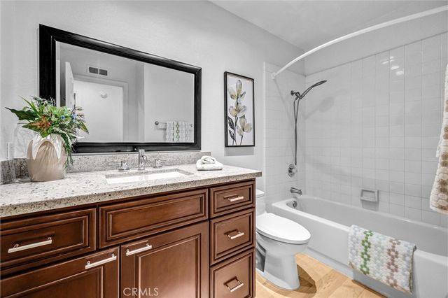 70 Fairlake, Irvine, CA 92614