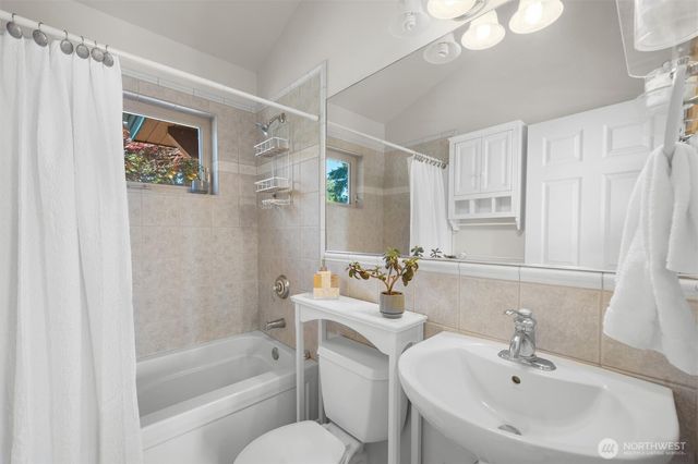 1489 Crestview Drive, Camano Island, WA 98282
