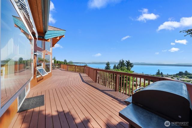 1489 Crestview Drive, Camano Island, WA 98282