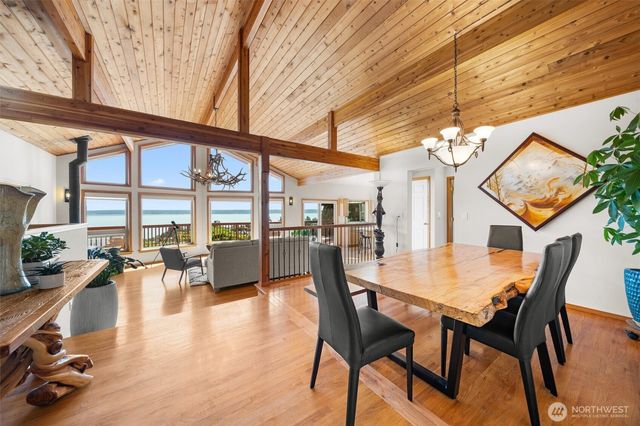 1489 Crestview Drive, Camano Island, WA 98282