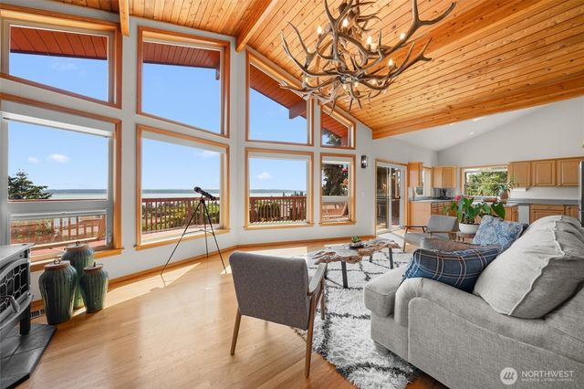 1489 Crestview Drive, Camano Island, WA 98282