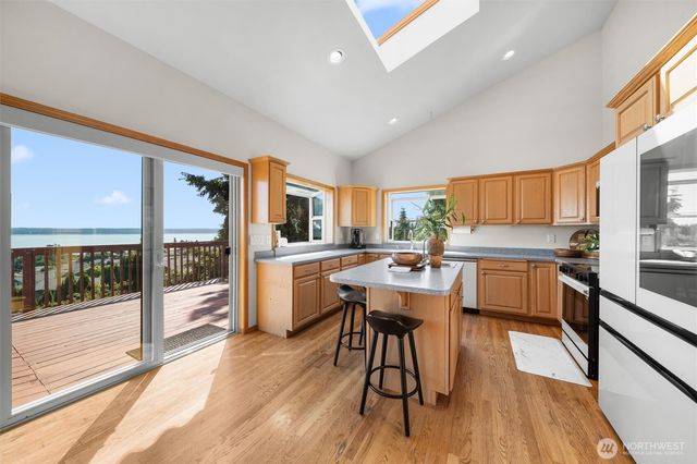 1489 Crestview Drive, Camano Island, WA 98282