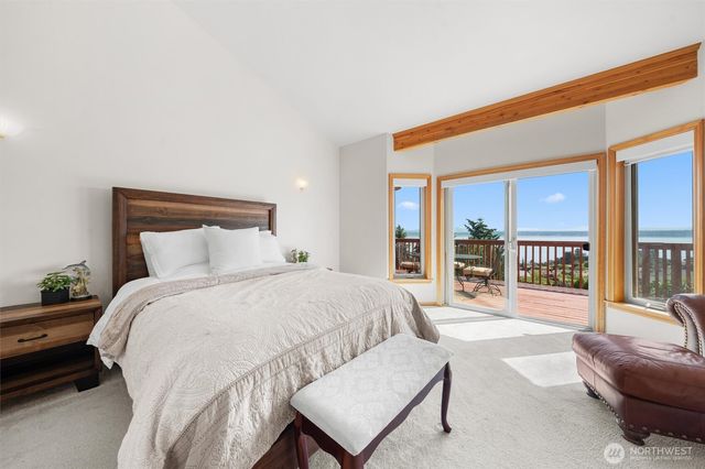 1489 Crestview Drive, Camano Island, WA 98282