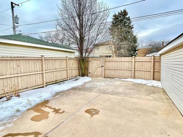 5304 S New England Avenue, Chicago, IL 60638