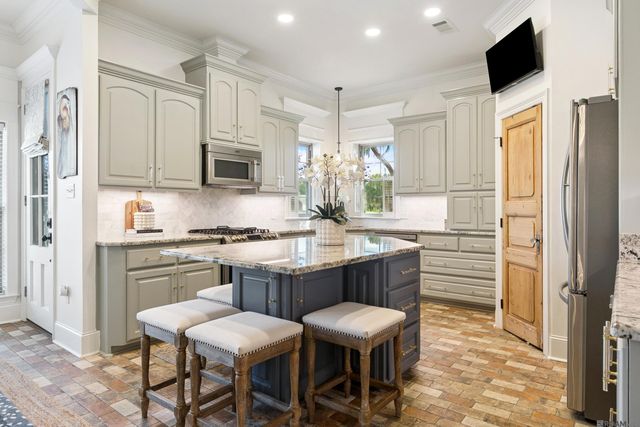 44388 Stringer Bridge Rd, St Amant, LA 70774