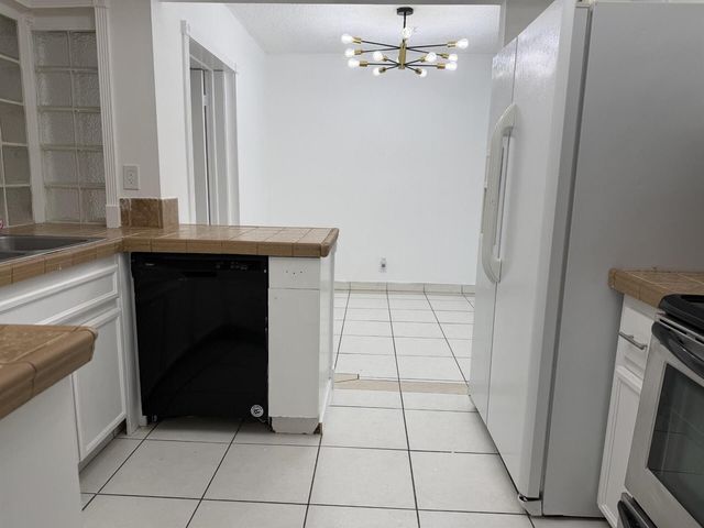 7315 NW 57th Place, Tamarac, FL 33321