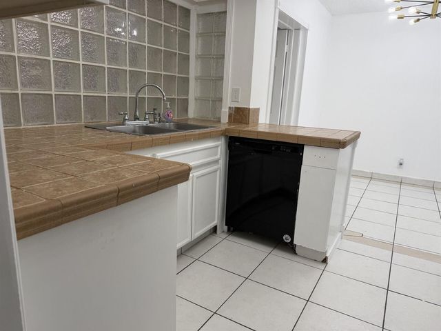 7315 NW 57th Place, Tamarac, FL 33321