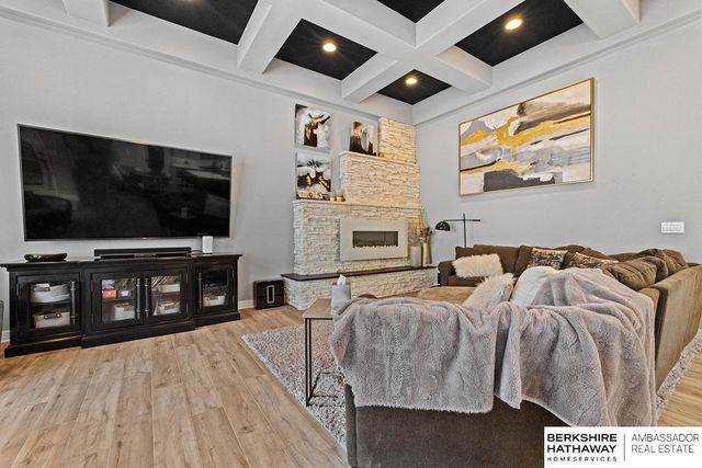 5507 S 208 Circle, Elkhorn, NE 68022