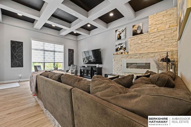 5507 S 208 Circle, Elkhorn, NE 68022