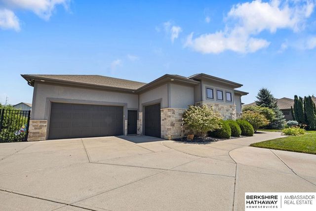 5507 S 208 Circle, Elkhorn, NE 68022