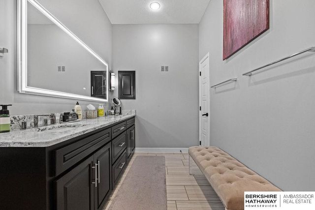 5507 S 208 Circle, Elkhorn, NE 68022