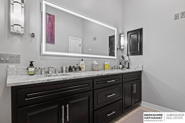 5507 S 208 Circle, Elkhorn, NE 68022