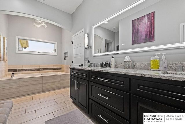 5507 S 208 Circle, Elkhorn, NE 68022