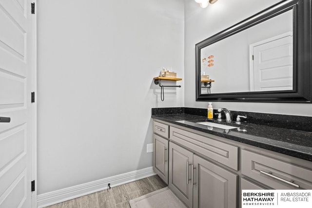 5507 S 208 Circle, Elkhorn, NE 68022