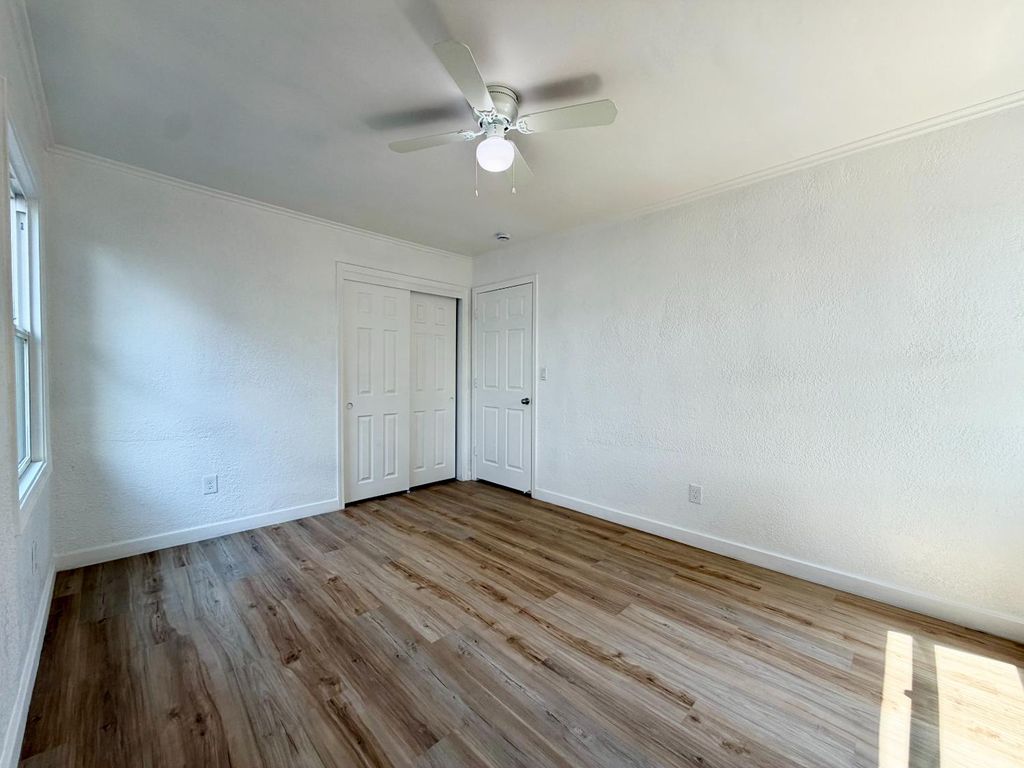 Image 10 of property listing at 1410 E Shields Avenue, Fresno, CA 93704