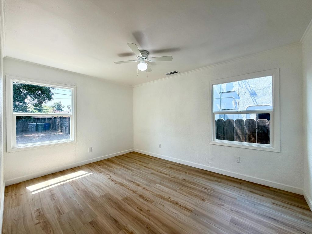 Image 11 of property listing at 1410 E Shields Avenue, Fresno, CA 93704