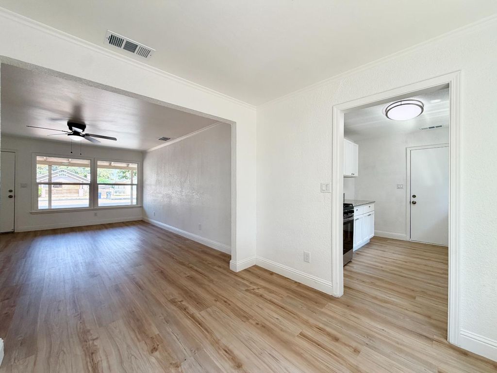 Image 4 of property listing at 1410 E Shields Avenue, Fresno, CA 93704