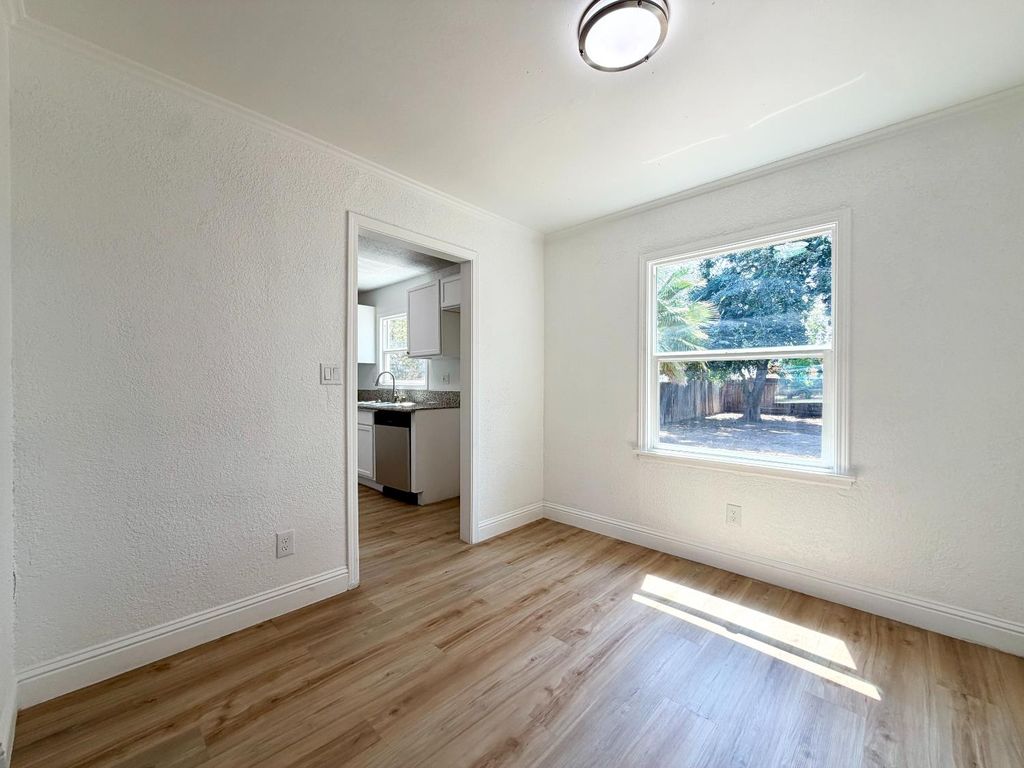 Image 5 of property listing at 1410 E Shields Avenue, Fresno, CA 93704