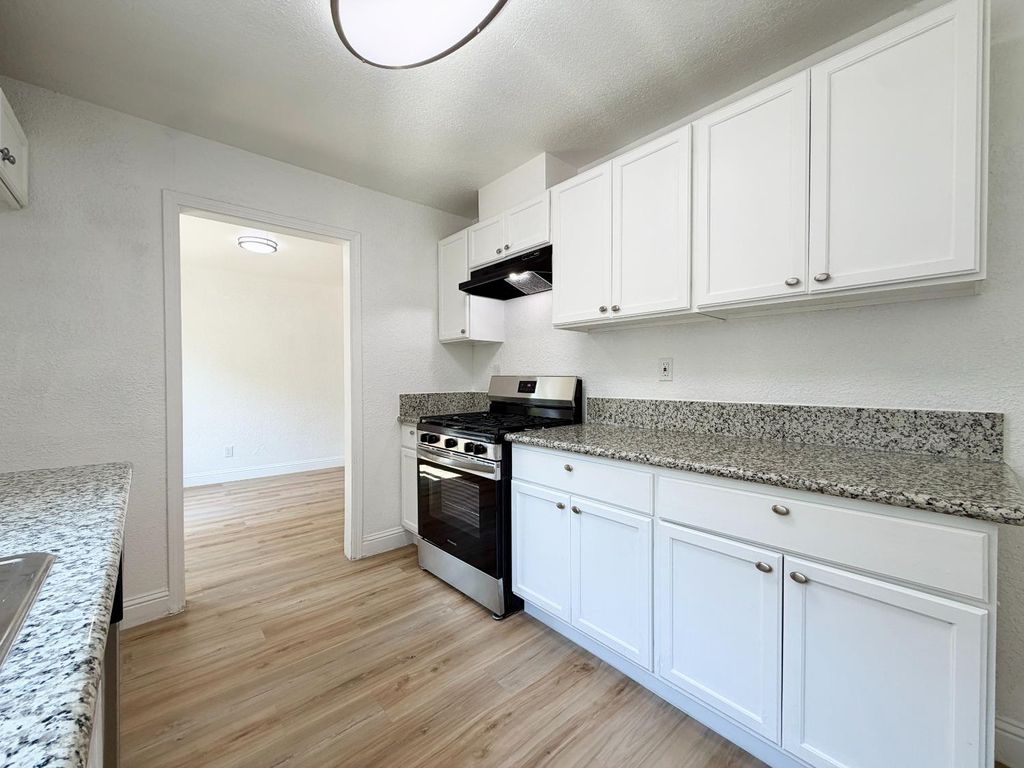 Image 7 of property listing at 1410 E Shields Avenue, Fresno, CA 93704
