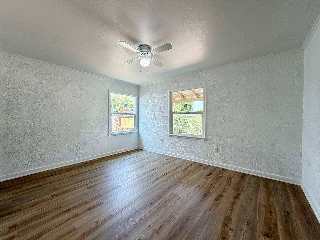 Image 8 of property listing at 1410 E Shields Avenue, Fresno, CA 93704