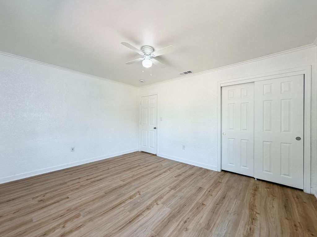 Image 9 of property listing at 1410 E Shields Avenue, Fresno, CA 93704