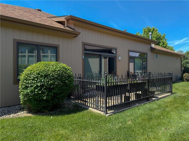 716 Coving Court, Lawrence, KS 66049