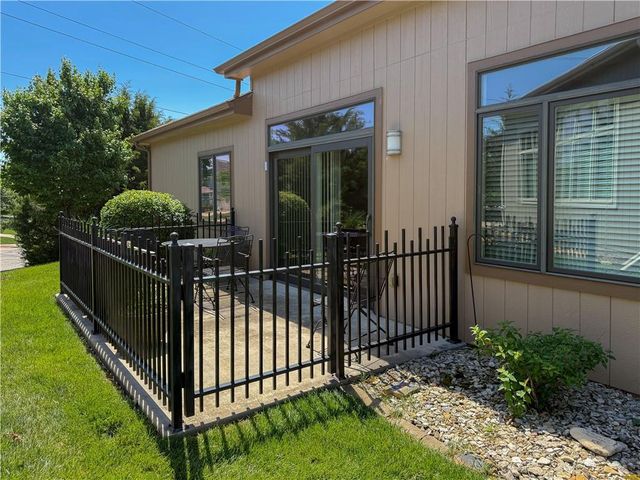 716 Coving Court, Lawrence, KS 66049