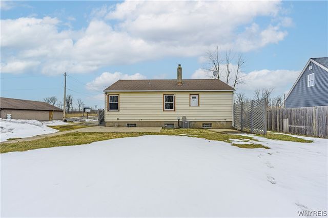 7811 Porter Road, Niagara, NY 14304