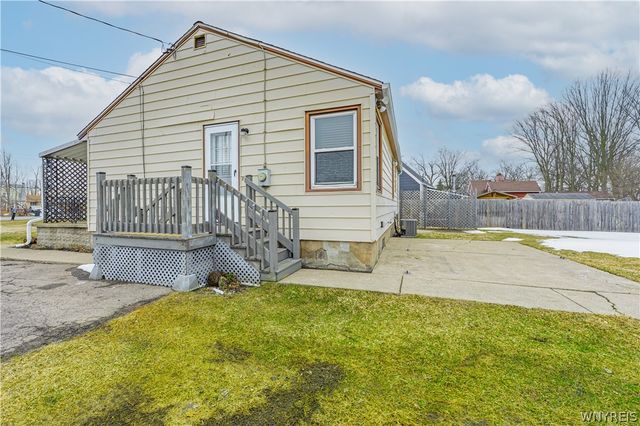 7811 Porter Road, Niagara, NY 14304