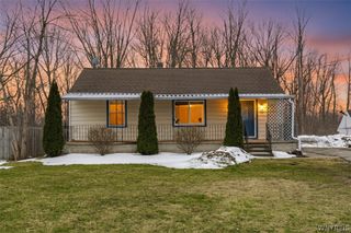 7811 Porter Road, Niagara, NY 14304