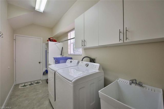 526 Lake Louise CIR 4-403, Naples, FL 34110