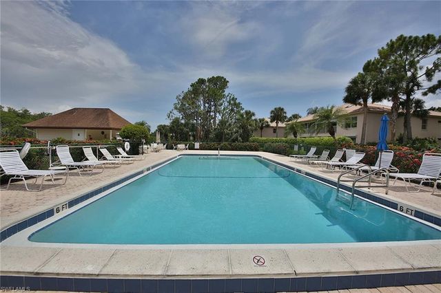 526 Lake Louise CIR 4-403, Naples, FL 34110