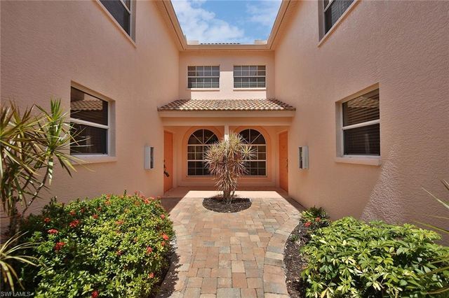 526 Lake Louise CIR 4-403, Naples, FL 34110