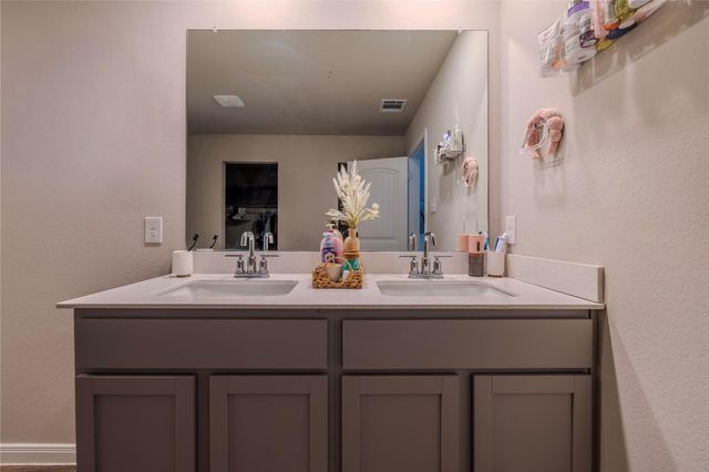 178 Coralbean DR, Kyle, TX 78640