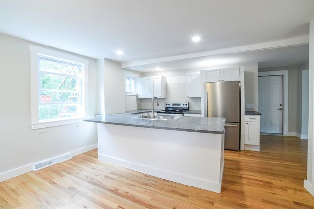 76 Slades Corner 2, Dartmouth, MA 02748