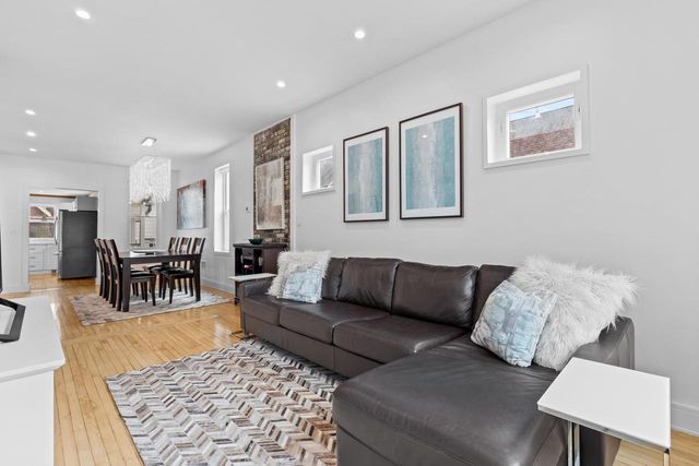 1850 N Arlington PLACE, Milwaukee, WI 53202