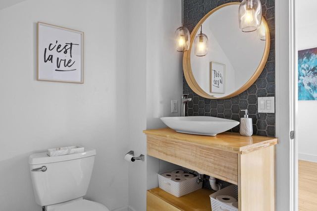 1850 N Arlington PLACE, Milwaukee, WI 53202